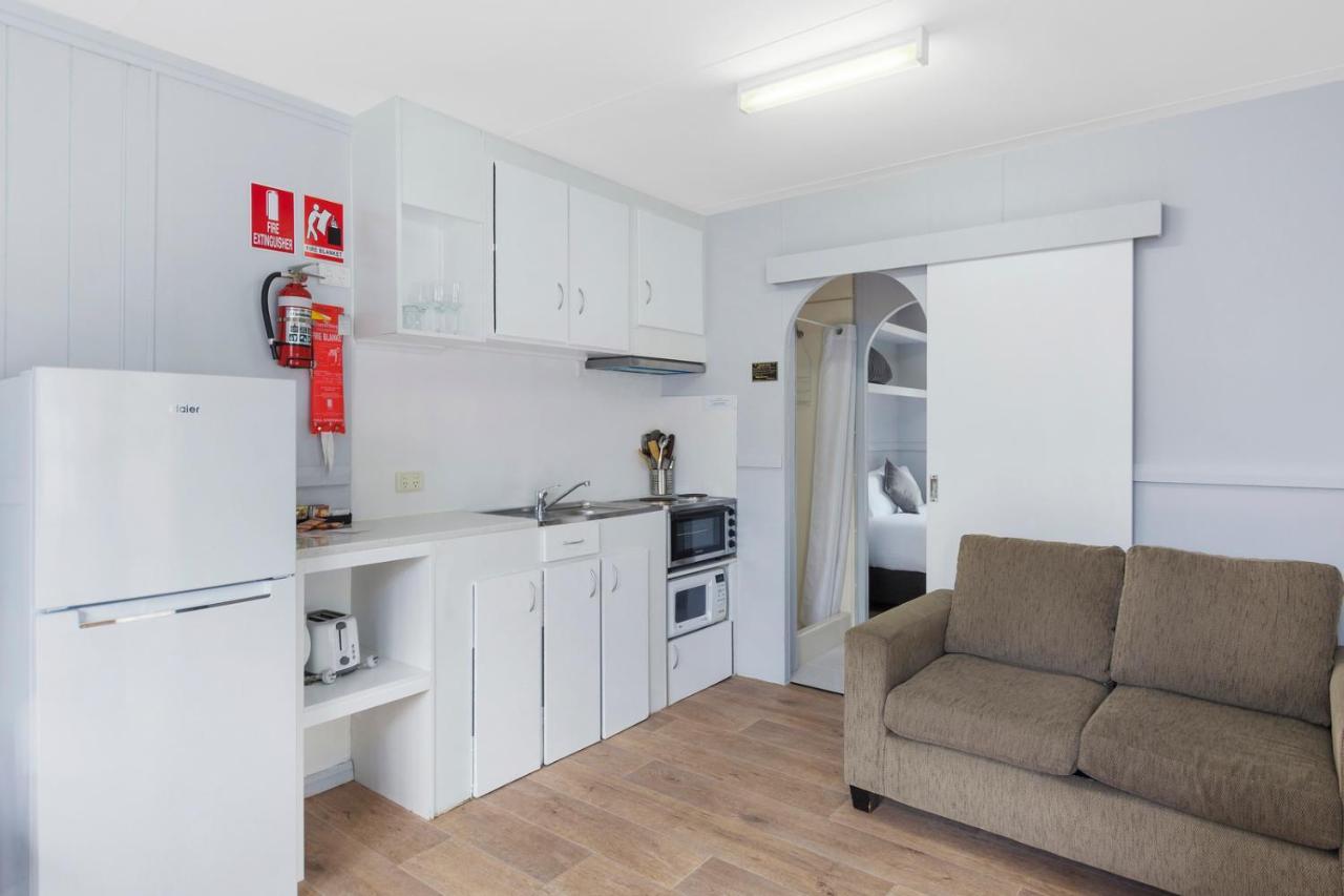 Wairo Beach Holiday Park Tabourie Lake Exteriör bild