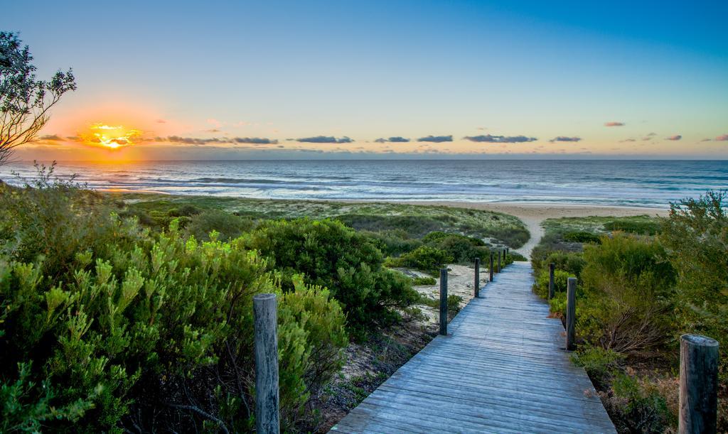 Wairo Beach Holiday Park Tabourie Lake Exteriör bild